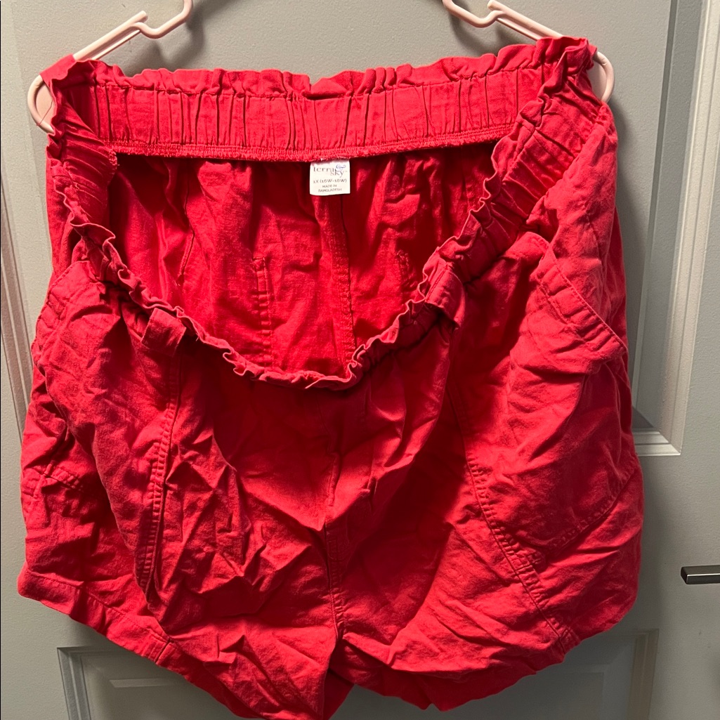 Terra & Sky Women's Red Cargo Shorts